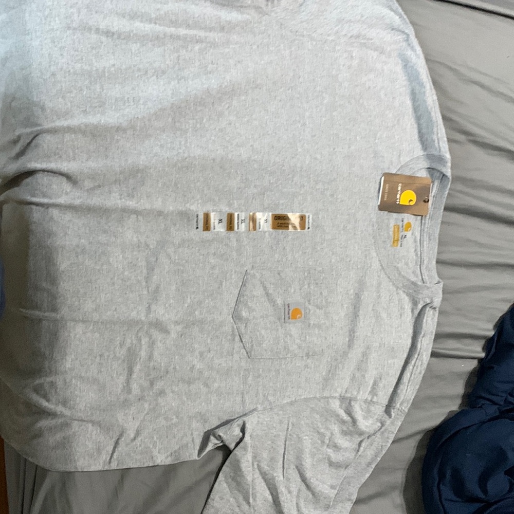 Men’s carhartt short sleeve shirt. Never worn.